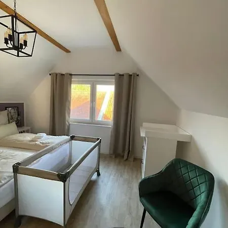 Spacious Near Helios Berlin-buch Apartment Kolonie Rontgental
